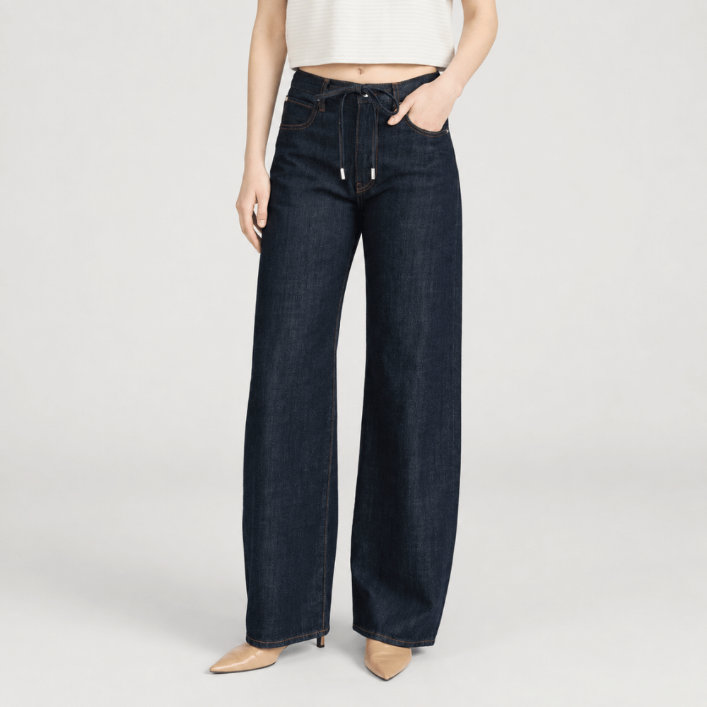 FRAME The Off Duty Drawstring Bow Jeans in Rinse at Riada Concept. High-rise fluid denim with a curved leg and drawstring waist - front view