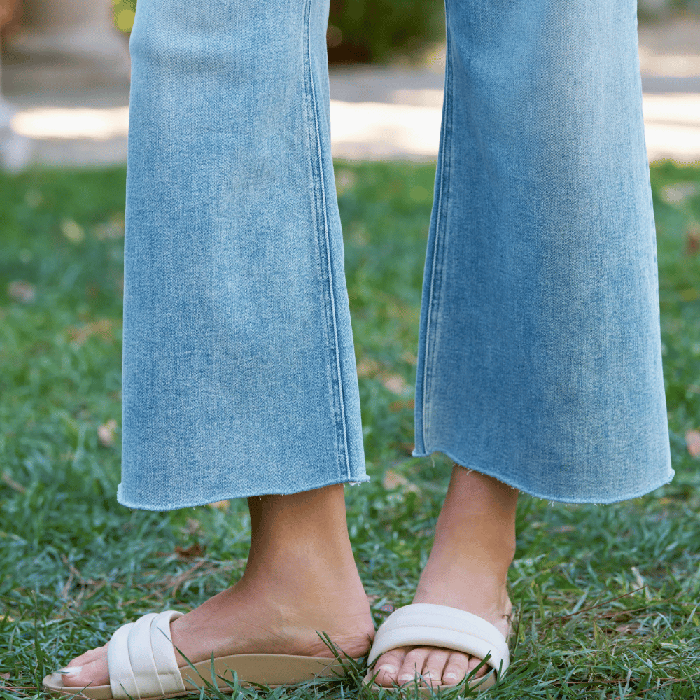 Frank and Eileen Galway Wide-Leg Jean in Mineral Denim Wash Shop Frank & Eileen online in Australia at Riada Concept – official stockist of Frank & Eileen shirts, dresses, and linen pants. Discover timeless, premium women's fashion with fast shipping from Sydney.
