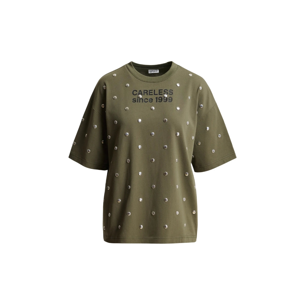 Riada Concept Essentiel Antwerp Kourse T-shirt in khaki organic cotton, scattered with silver-tone studs and printed with slogans on the front and back. Relaxed fit - shirt front