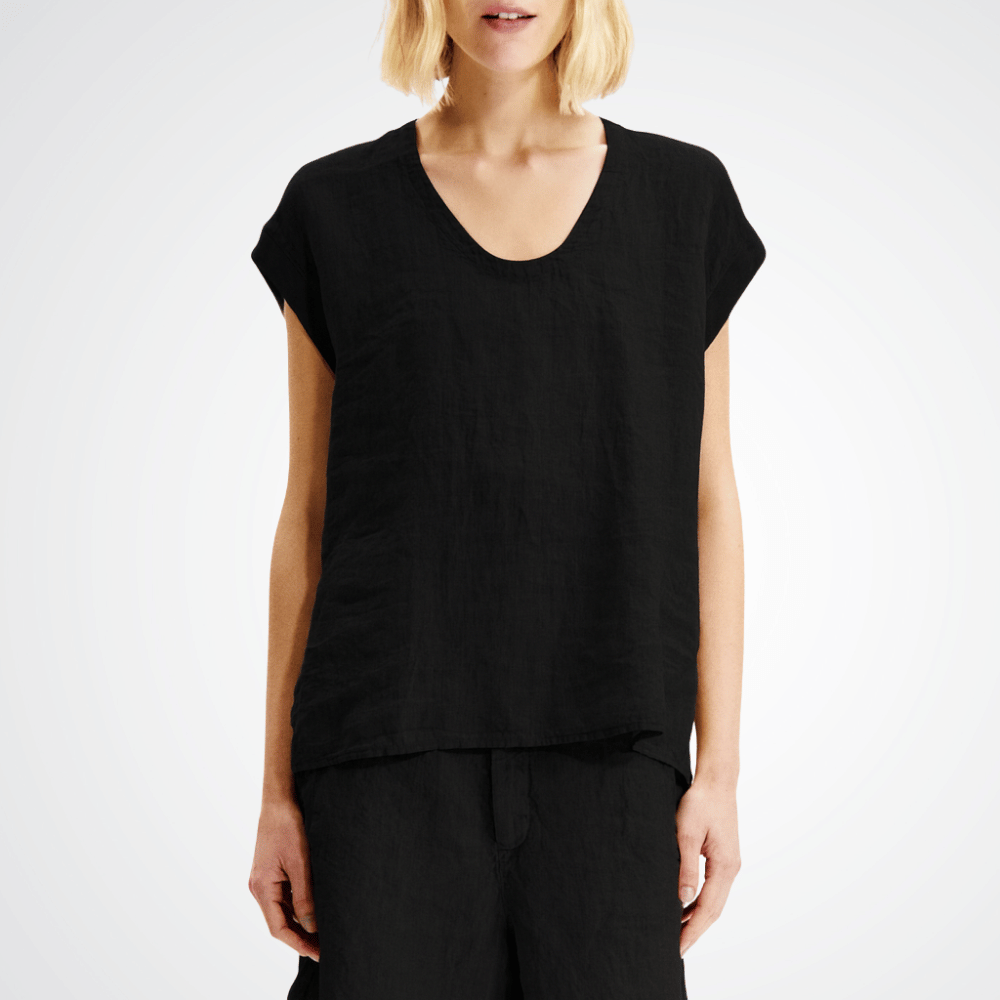 Transit Par Such Linen Cap Sleeve Top in Black — Italian-made relaxed fit linen–viscose blend top with cap sleeves and button-through back, paired with black linen pants from Riada Concept. Transit Par Such at Riada Concept Designer fashion shop online and in store High End fashion boutique Sydney Australia Riada Concept