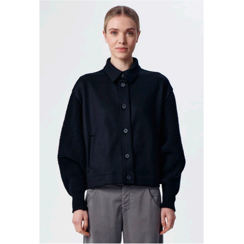 Jacket Button in Black