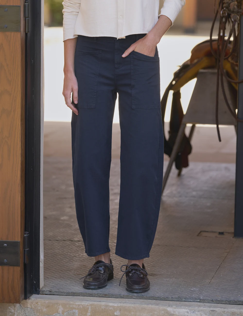 Frank & Eileen Bray Everyday Barrel Pant in Classic Navy Italian Peached Twill