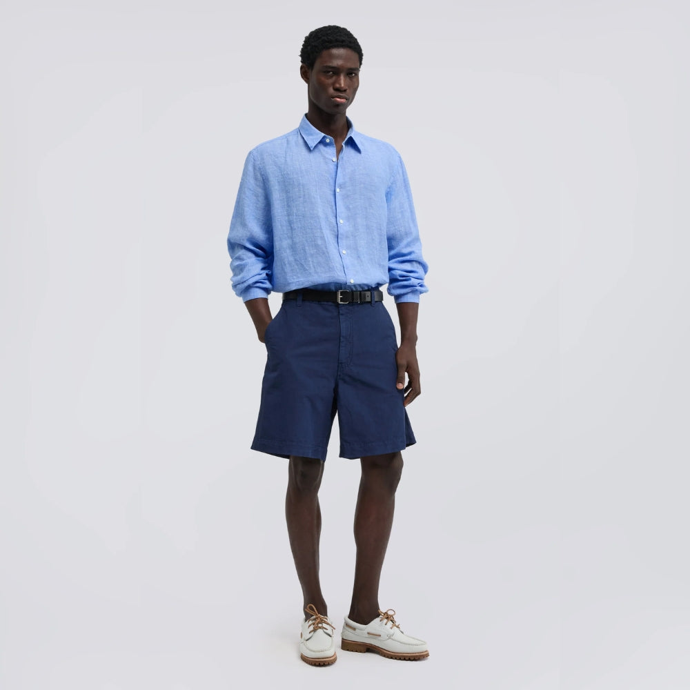 Aspesi Comma linen shirt in sky blue worn by a model with navy shorts and white boat shoes