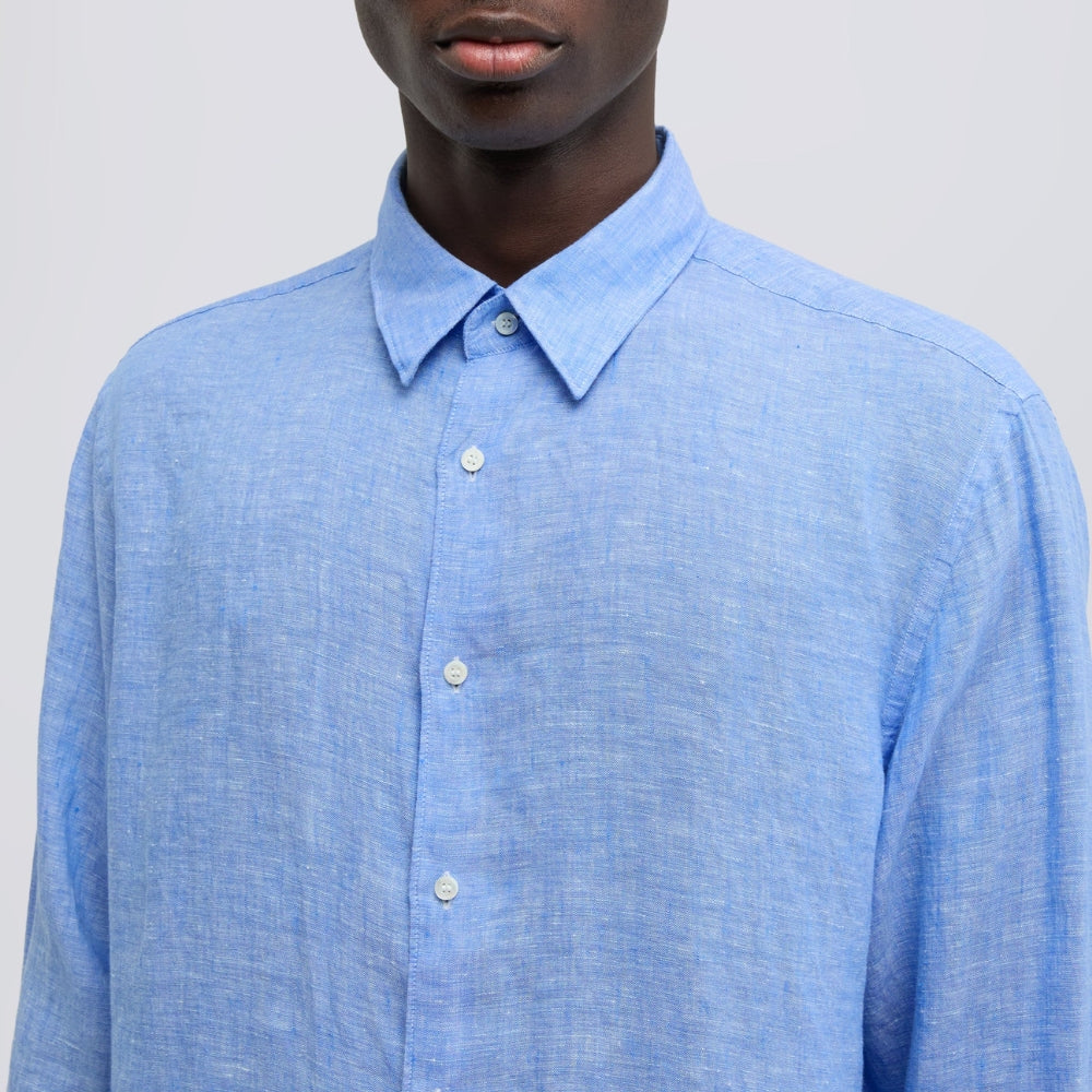 Back view of the Aspesi Comma faded linen shirt in sky blue