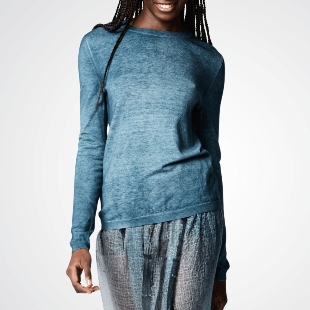 Avant Toi Light Cashmere Wool Round Neck Pullover in Fiume Avant Toi Luxury knitwear stockist Australia Riada Concept online Sydney Designer fashion shop online and in store High End fashion boutique Sydney Australia Riada Concept