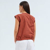 A brick cotton shirt by Transit Par Such with a collarless V-neck, button front, cap sleeves and a drawstring hem for a boxy, cropped shape - back view