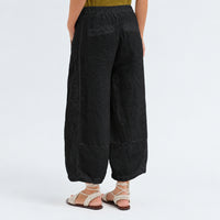 Transit Par Such cropped wide-leg trousers in black linen, with a softly dropped rise, bombé legs pleated at the hem, side pockets and an elastic back waist - back view