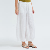 Transit Par Such cropped wide-leg trousers in white linen, with a softly dropped rise, bombé legs pleated at the hem, side pockets and an elastic back waist - side view
