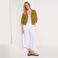 Transit Par Such cropped wide-leg trousers in white linen, with a softly dropped rise, bombé legs pleated at the hem, side pockets and an elastic back waist - styled model view