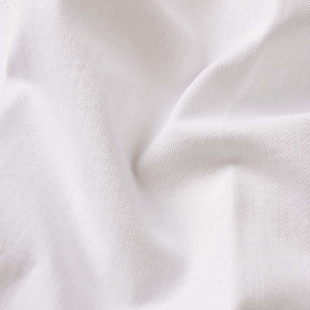 FRAME Le Slim Palazzo Modernist Pocket Jeans in White at Riada Concept. High-rise wide-leg stretch denim with flat patch pockets - close up fabric texture