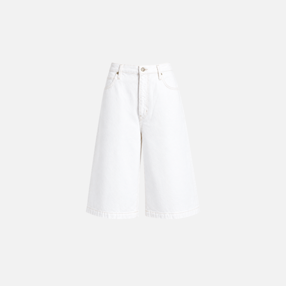 FRAME The Boy Shorts in Au Natural Clean at Riada Concept. Mid-rise long white denim shorts in rigid regenerative cotton for summer. 