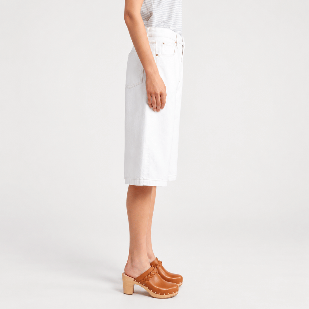 FRAME The Boy Shorts in Au Natural Clean at Riada Concept. Mid-rise long white denim shorts in rigid regenerative cotton for summer - side view