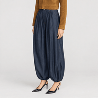 FRAME The Denim Balloon Pant in Rinse at Riada Concept. High-rise balloon jeans in fluid cotton-lyocell denim with a gathered ankle - side view