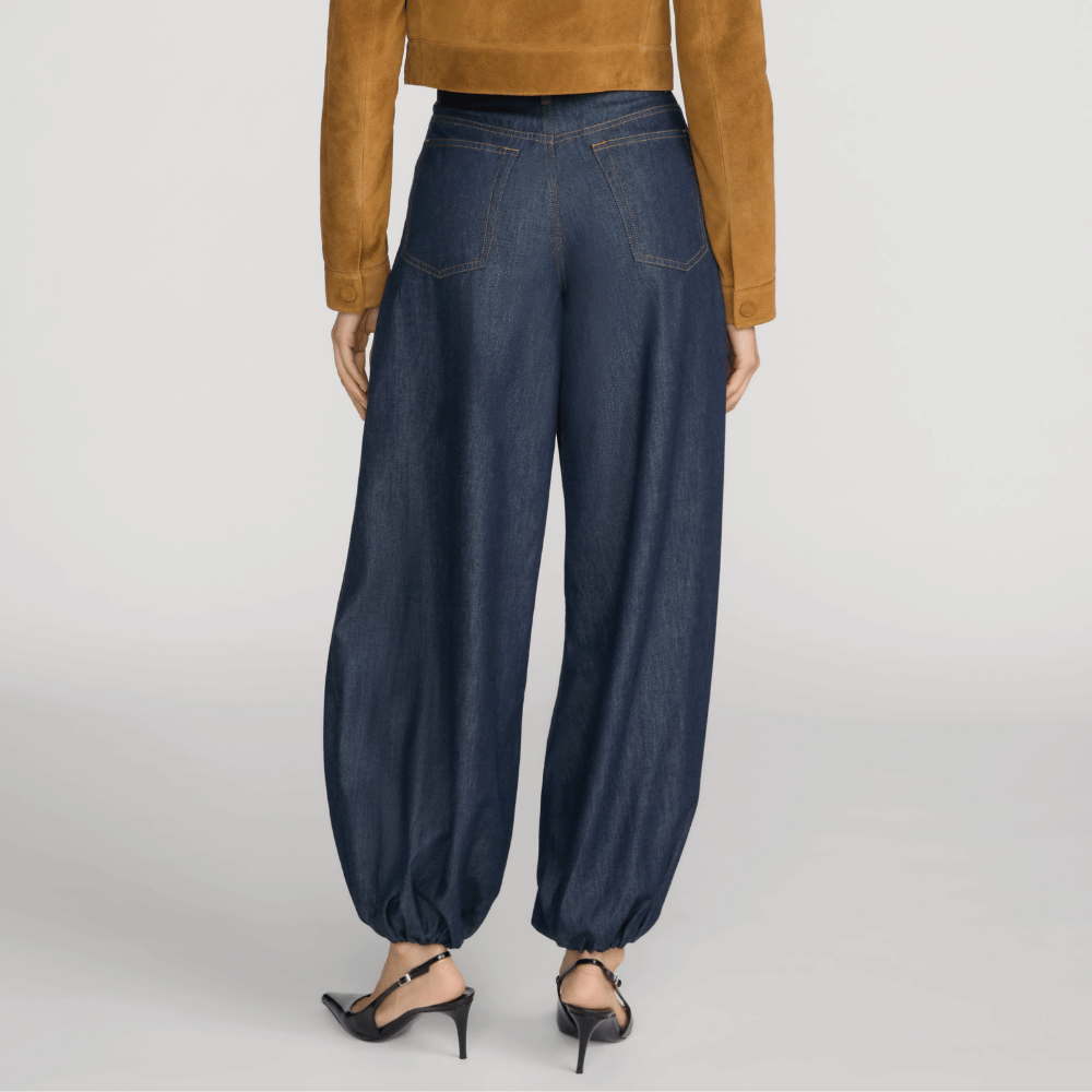 FRAME The Denim Balloon Pant in Rinse at Riada Concept. High-rise balloon jeans in fluid cotton-lyocell denim with a gathered ankle - back view