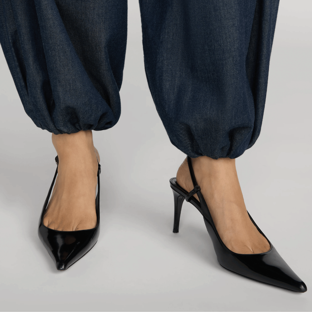 FRAME The Denim Balloon Pant in Rinse at Riada Concept. High-rise balloon jeans in fluid cotton-lyocell denim with a gathered ankle - close-up cuff detail