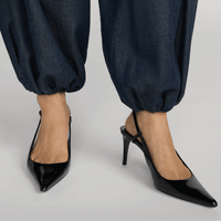 FRAME The Denim Balloon Pant in Rinse at Riada Concept. High-rise balloon jeans in fluid cotton-lyocell denim with a gathered ankle - close-up cuff detail