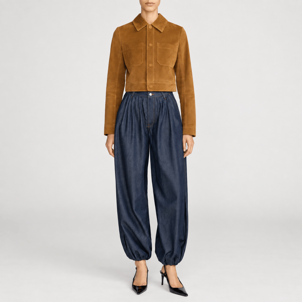 FRAME The Denim Balloon Pant in Rinse at Riada Concept. High-rise balloon jeans in fluid cotton-lyocell denim with a gathered ankle - styled model view