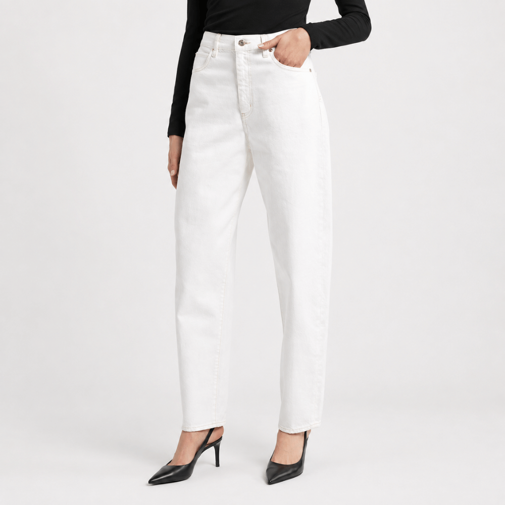 FRAME The Neat jeans in Au Natural Clean at Riada Concept. High-rise off-white barrel jeans in rigid 100% cotton denim - front view