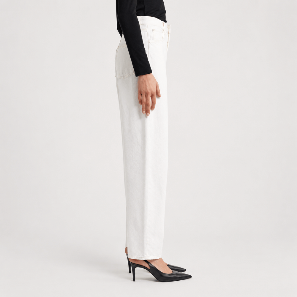 FRAME The Neat jeans in Au Natural Clean at Riada Concept. High-rise off-white barrel jeans in rigid 100% cotton denim - side view