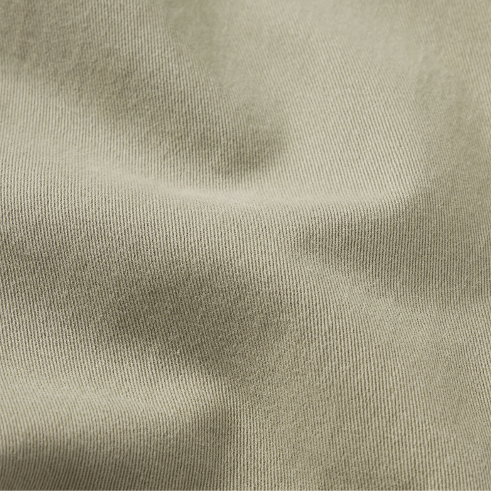 FRAME The Ranger Pant in Thyme at Riada Concept. High-rise cropped utility trousers in stretch cotton twill with patch pockets - fabric close-up