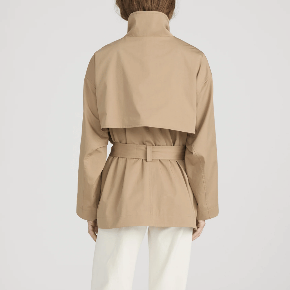 FRAME The Short Field Trench in Khaki at Riada Concept. Relaxed cotton jacket with a stand collar, storm flap and adjustable belt - back view