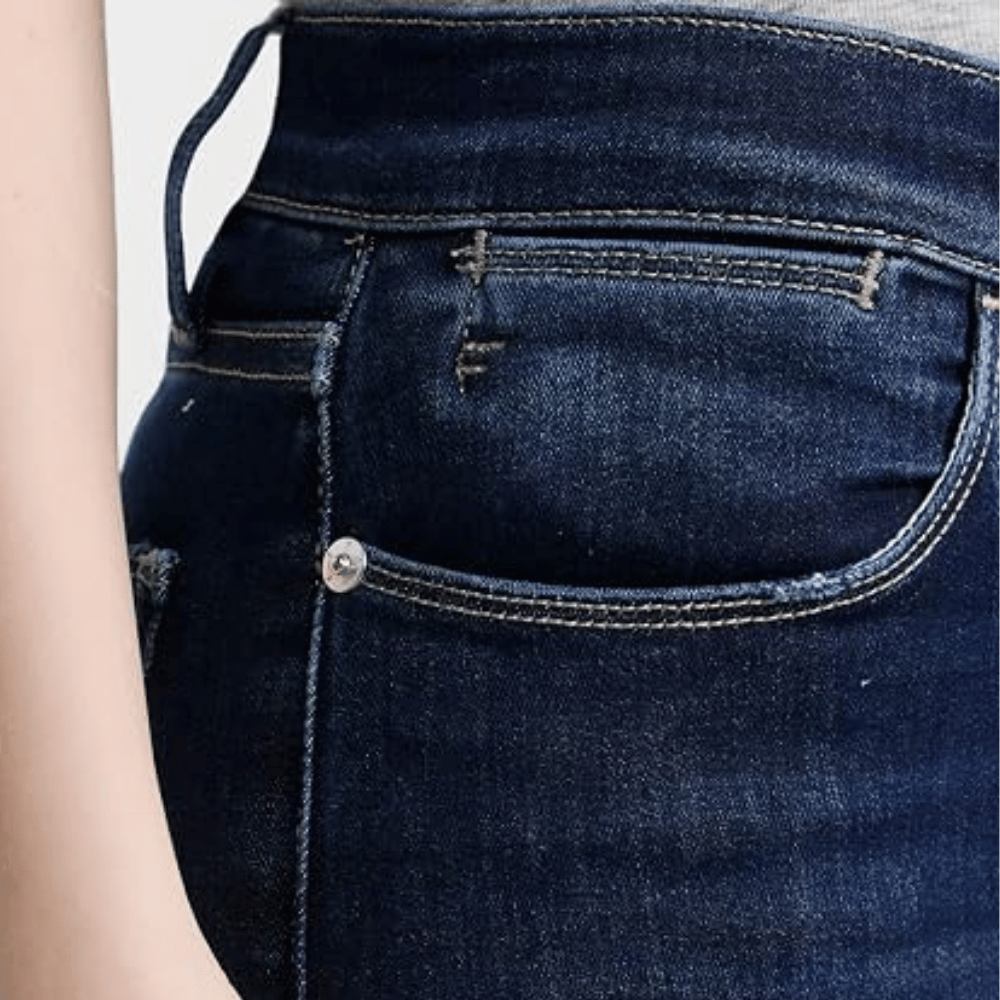 FRAME Le High Straight Cropped Jeans in Sanctuary at Riada Concept. High-rise slim straight jeans in super-stretch indigo denim - waistband close up pocket view