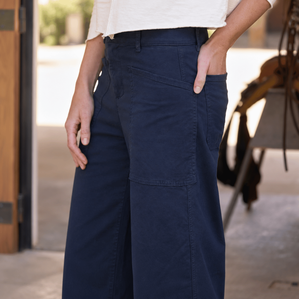 Frank & Eileen Bray barrel pant in Classic Navy, side view showing joey pockets and waistband with belt loops