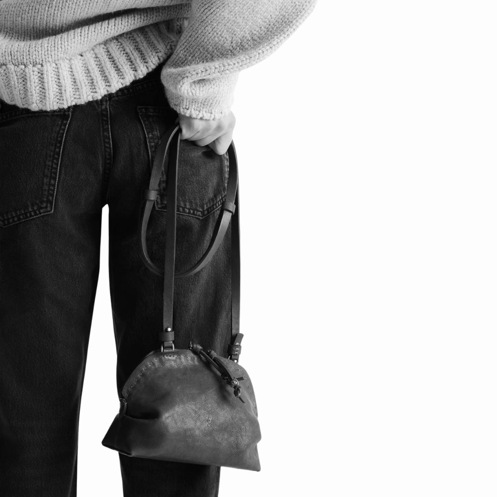 Henry Beguelin Bolla Crossbody Old Iron leather bag in Nero, model view