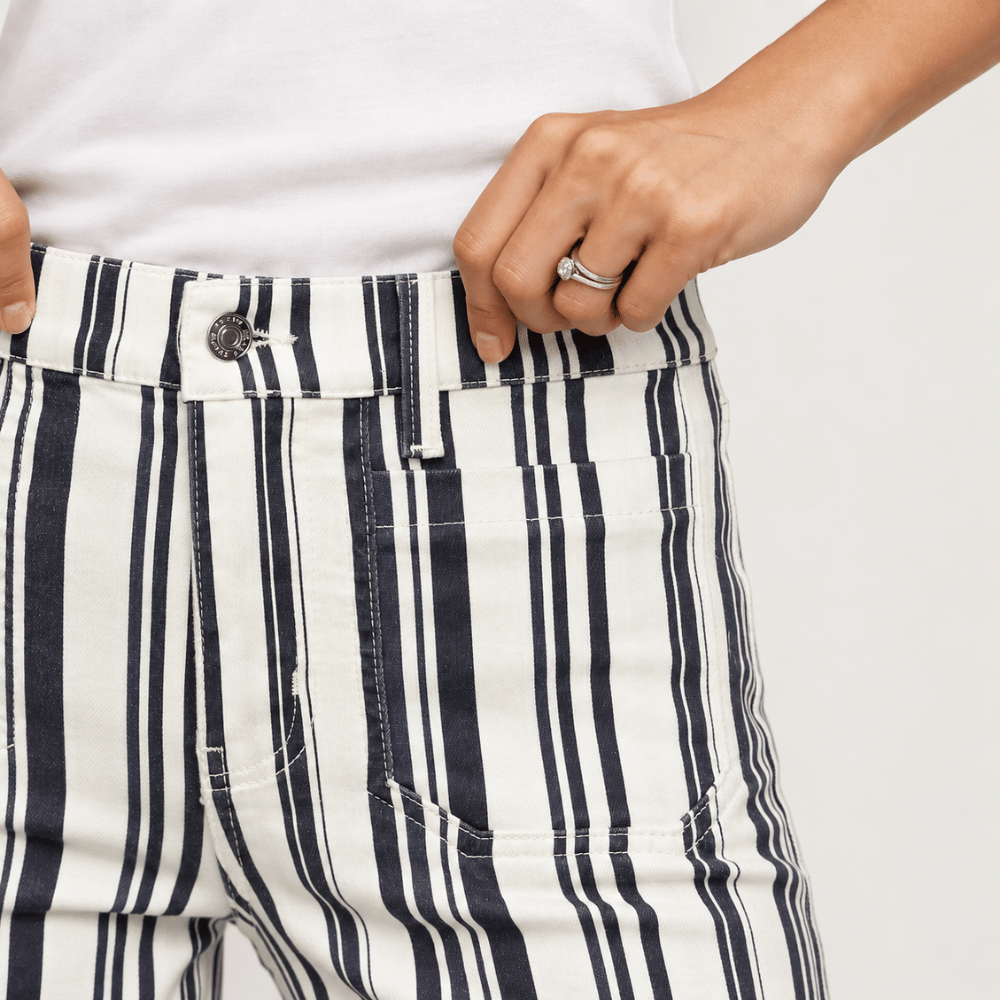 FRAME Le Slim Palazzo Modernist Pocket Jeans in Navy Stripe at Riada Concept. High-rise striped wide-leg denim with flat patch pockets - waist and pocket close view