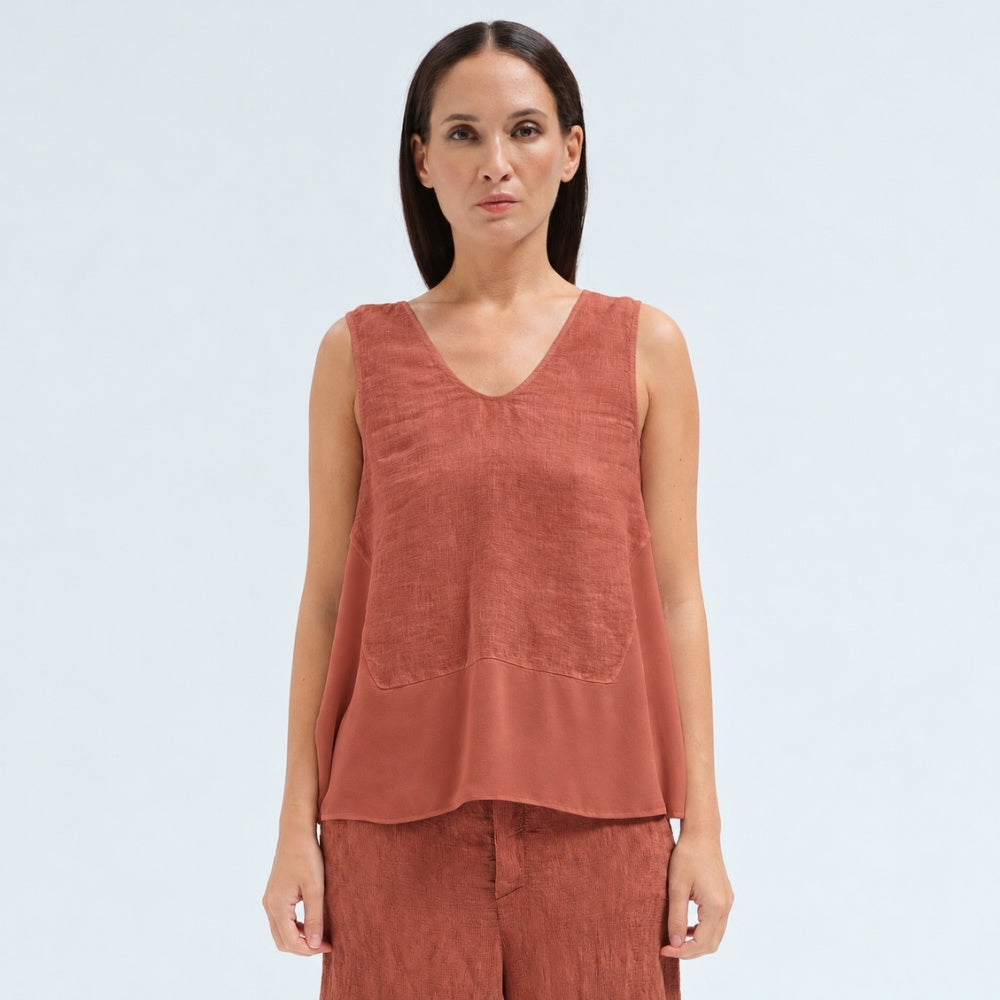 A sleeveless brick tank by Transit Par Such with a V-neck, a linen upper and a viscose georgette lower that widens to the hem - front view