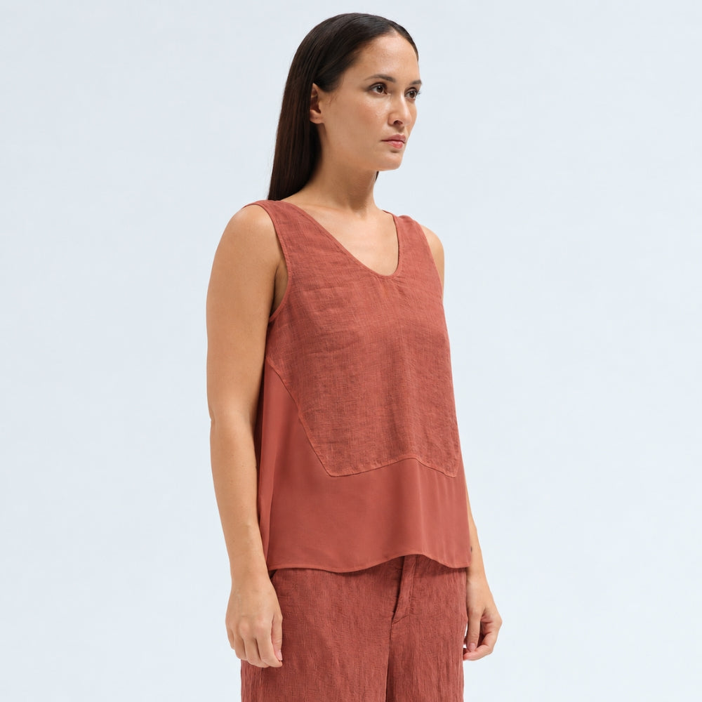 A sleeveless brick tank by Transit Par Such with a V-neck, a linen upper and a viscose georgette lower that widens to the hem - angle view