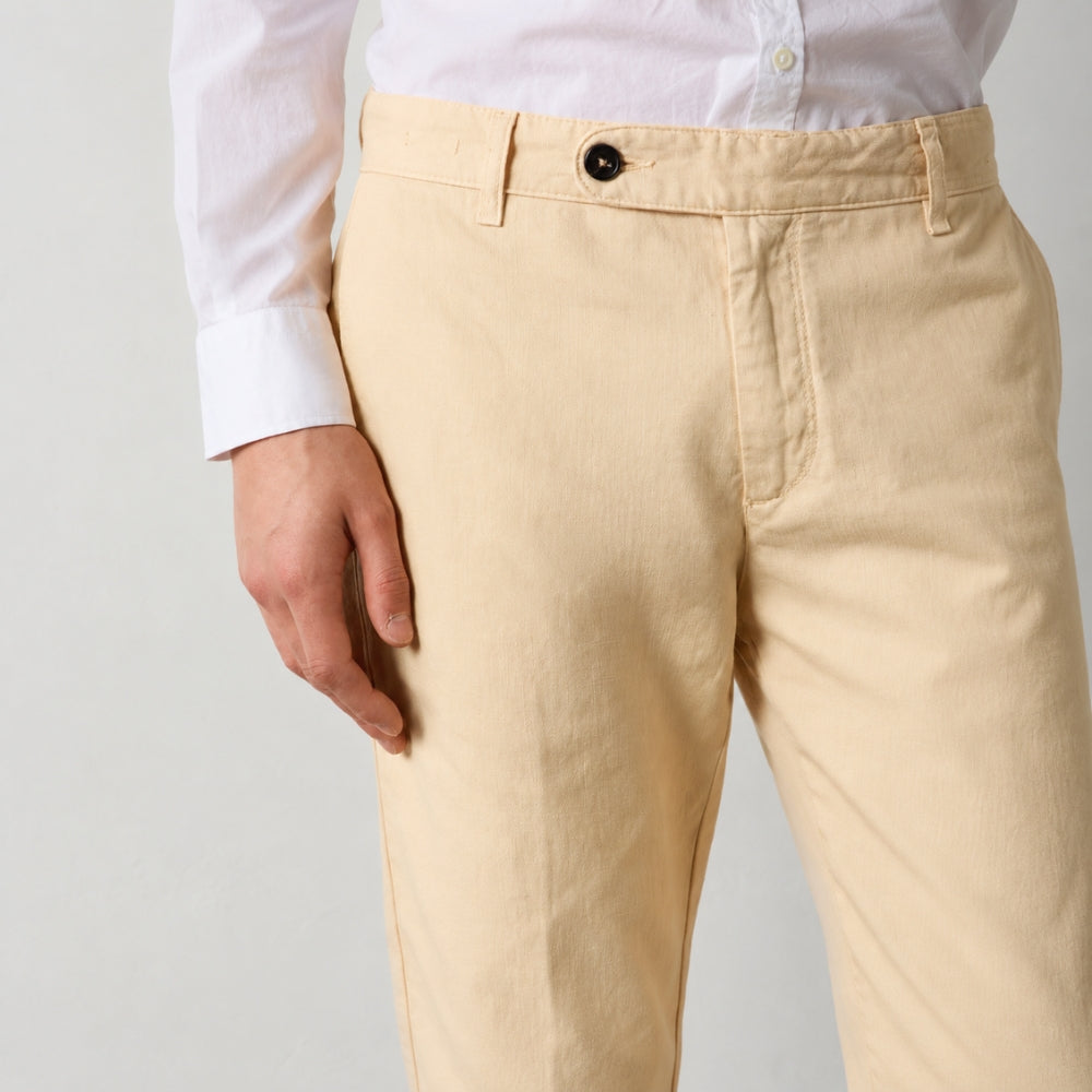 Massimo Alba Winch2 slim-fit trousers in champagne cotton-linen panama with a flat front, close-up detail view of waistband