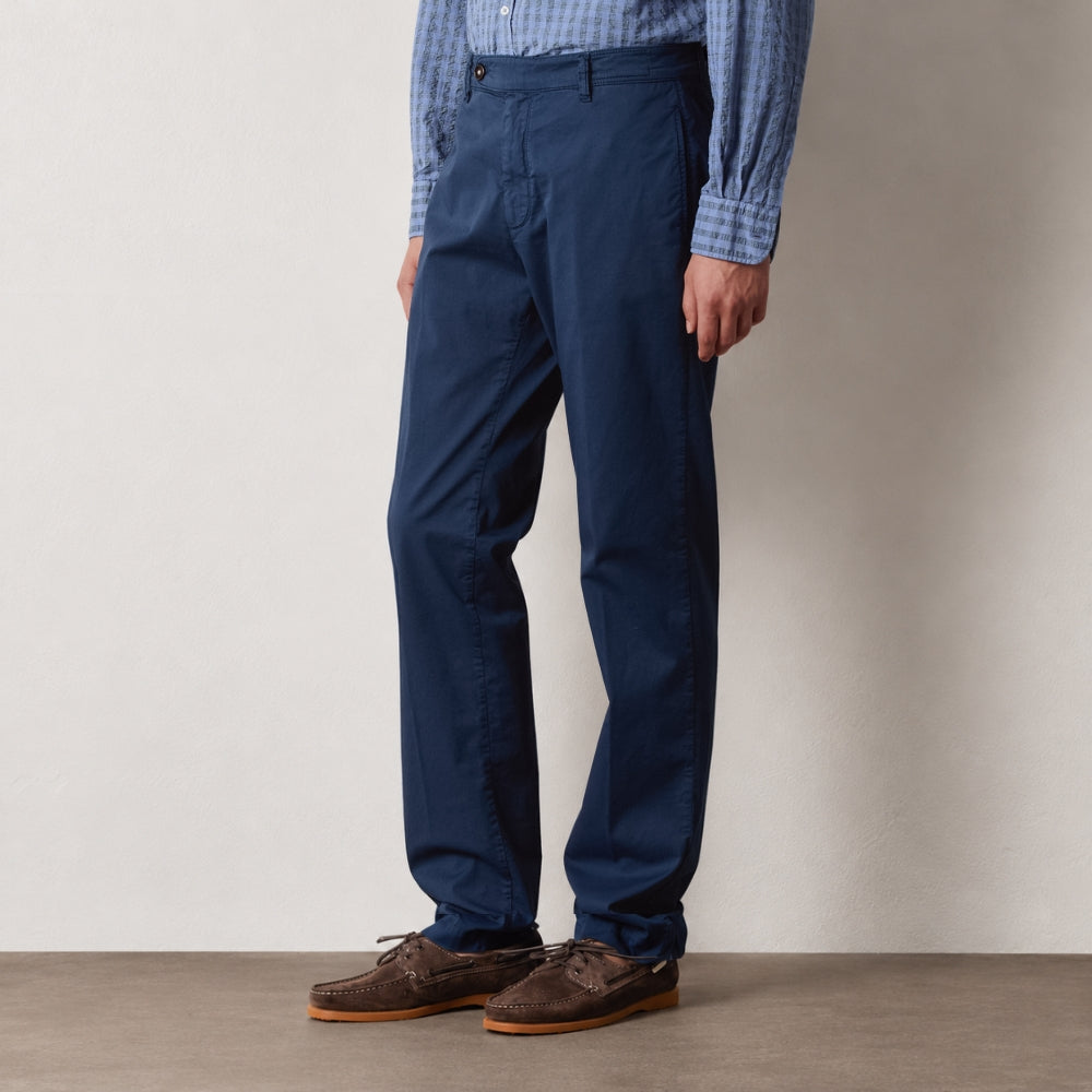 Massimo Alba Winch2 slim-fit trousers in midnight blue stretch cotton gabardine with a flat front - front view