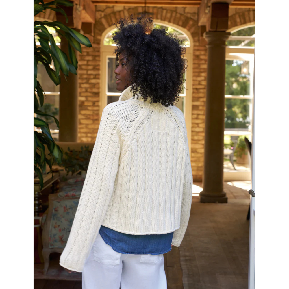Mini Cotswolds Cropped Cable Knit Cardigan in Ivory