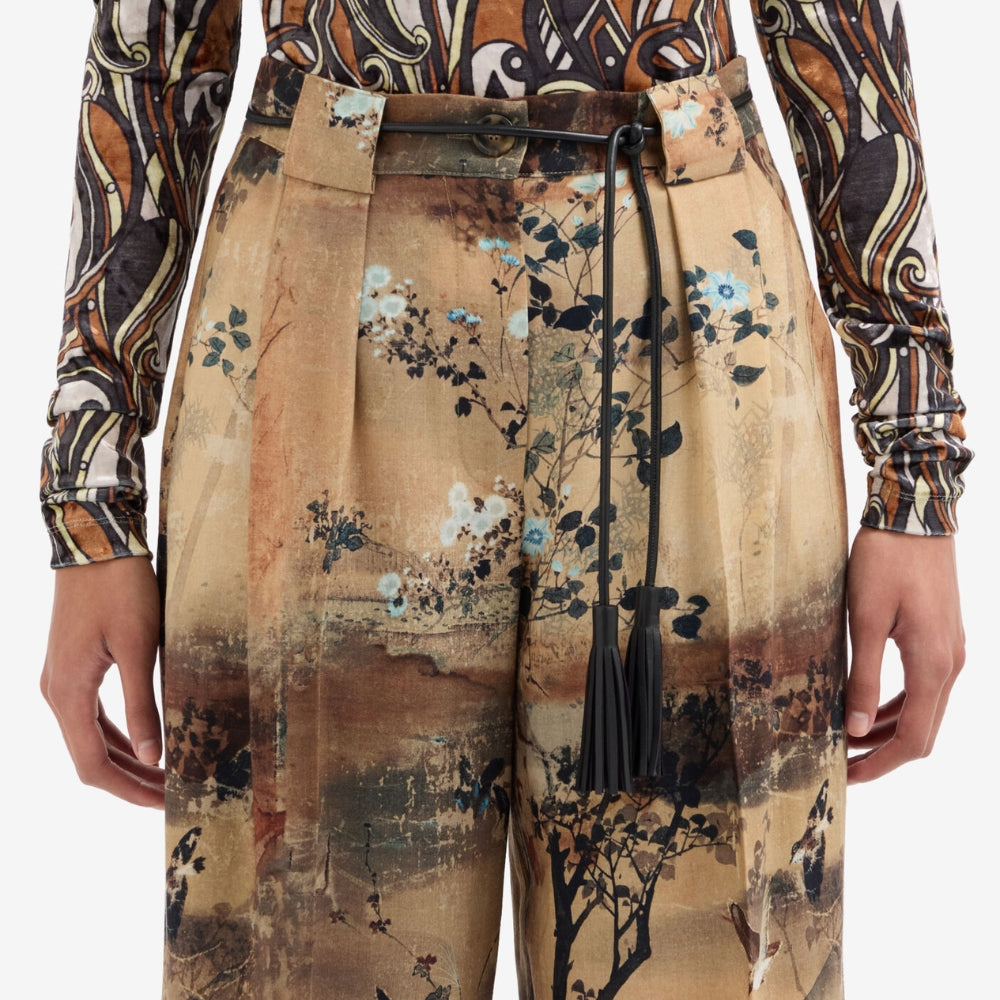 Riada Concept Pierre-Louis Mascia tassel belt in a deep near-black: a slender nappa lambskin cord that ties at the waist, finished with two leather tassels. Made in Italy - styled model