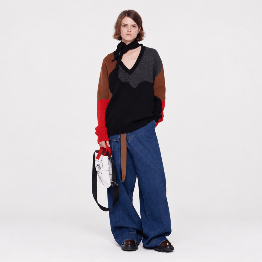 Model styling the Plan C Pili & Bianca Mini Shopper Bag in Optical White with wide legs jeans