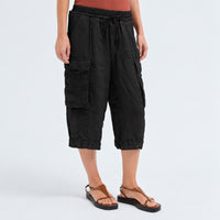Wide linen cargo Bermuda shorts by Transit Par Such in black, falling below the knee, with flap cargo pockets and a drawstring elastic waist - angle view