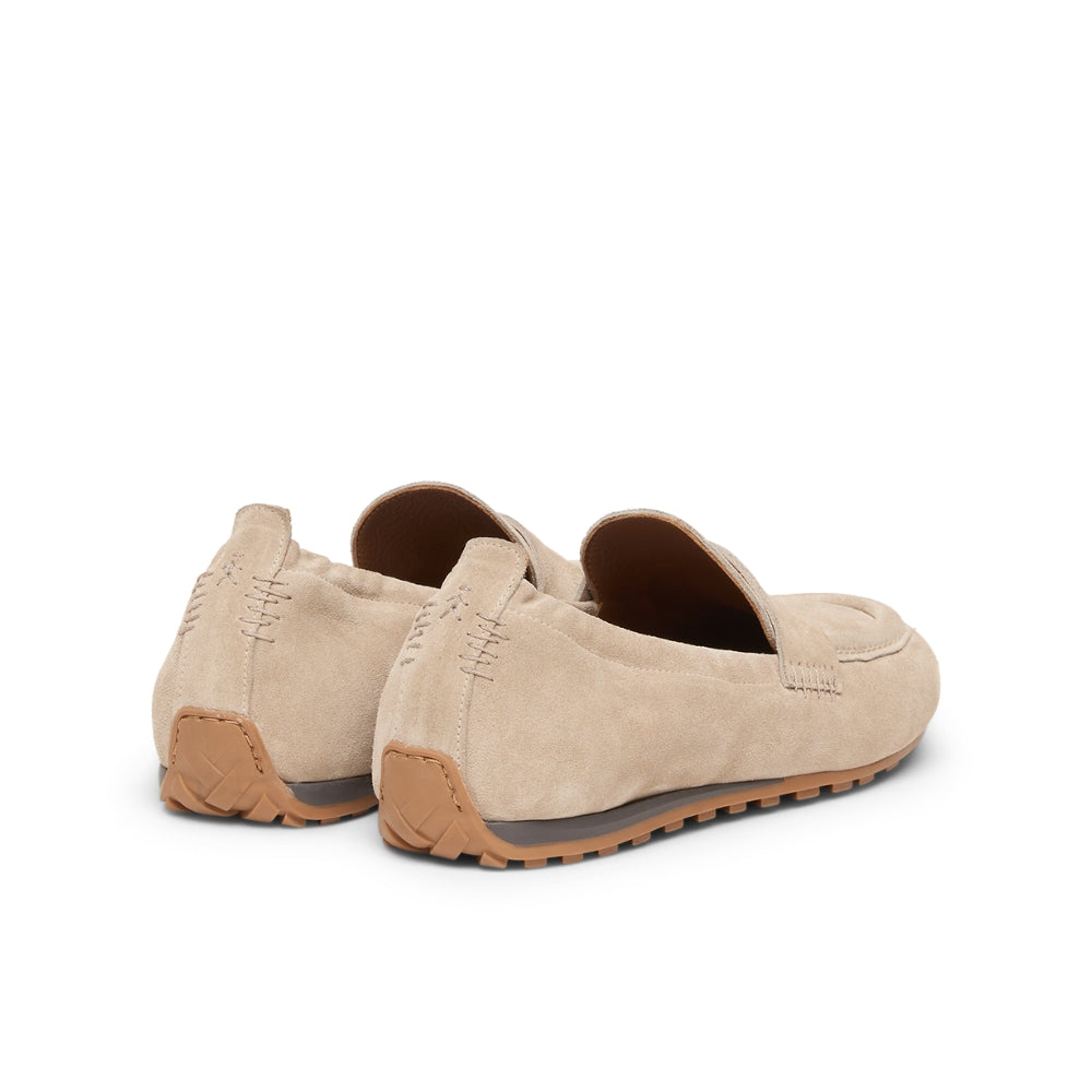 Riada Concept Henry Beguelin’s Katerina loafers in beige Softy leather: a soft moccasin with a penny strap, gathered heel and driving-style sole. Handcrafted in Italy - back view