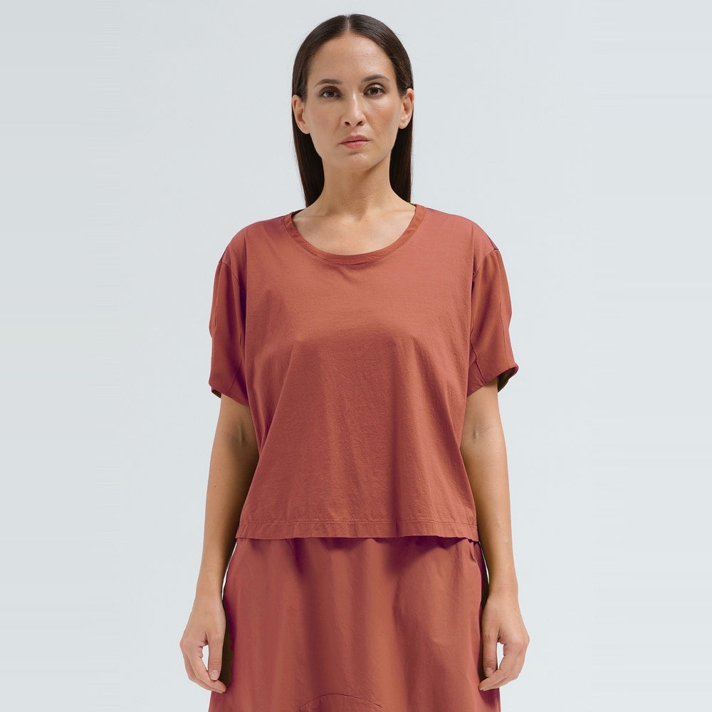A sculptural, boxy T-shirt by Transit Par Such in brick cotton jersey, cropped to sit neatly at a high waist, with a round neck and short sleeves - front view