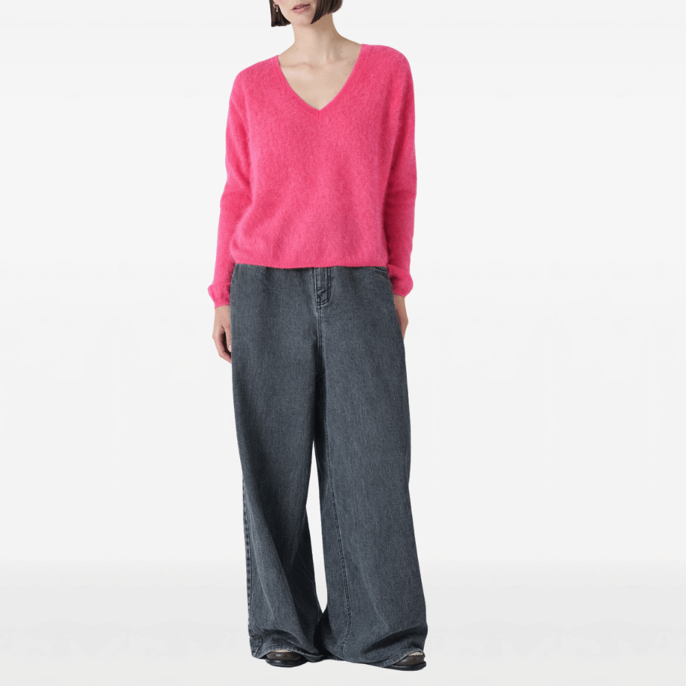 Absolut Cashmere Soeli V-Neck Sweater in Pop Pink – International designer fashion boutique Australia Riada Concept Woollahra