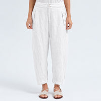 Transit Par Such comfort-fit trousers in white striped linen and cupro, with curved legs, a two-button waistband and flap pockets - front view