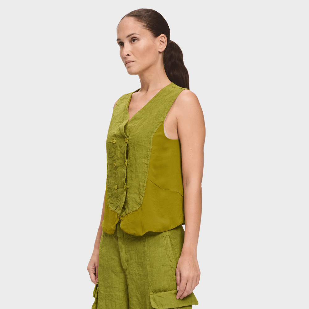 Transit Par Such linen-viscose double-breasted vest in warm olive green – side view