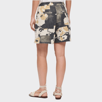 Transit Par Such abstract print linen Bermuda shorts in black cream and beige – back view