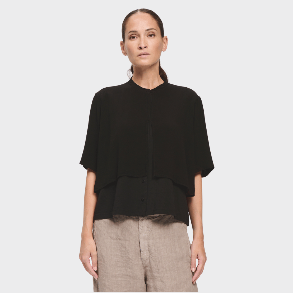 Transit Par Such Cape Layer Shirt in black with cropped overlay – front view 