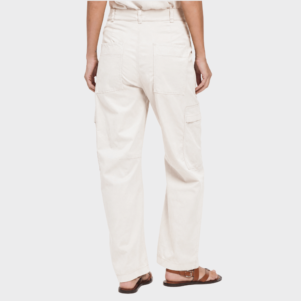 Transit Par Such Cotton Lyocell Cargo Trousers in White - back view