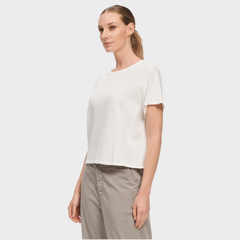 Transit Par Such white fine knit body T-shirt with centre-back seam – side view