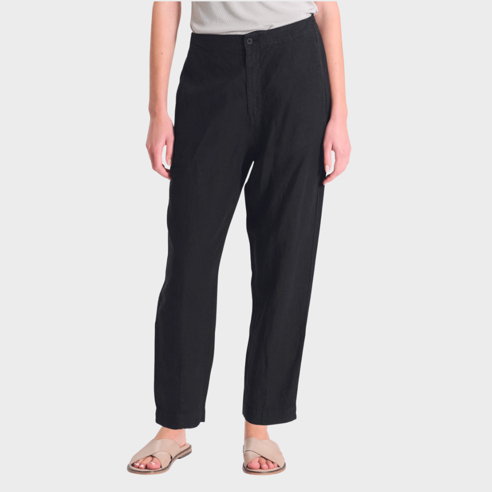 Transit Par Such relaxed tapered linen trousers in black – front view