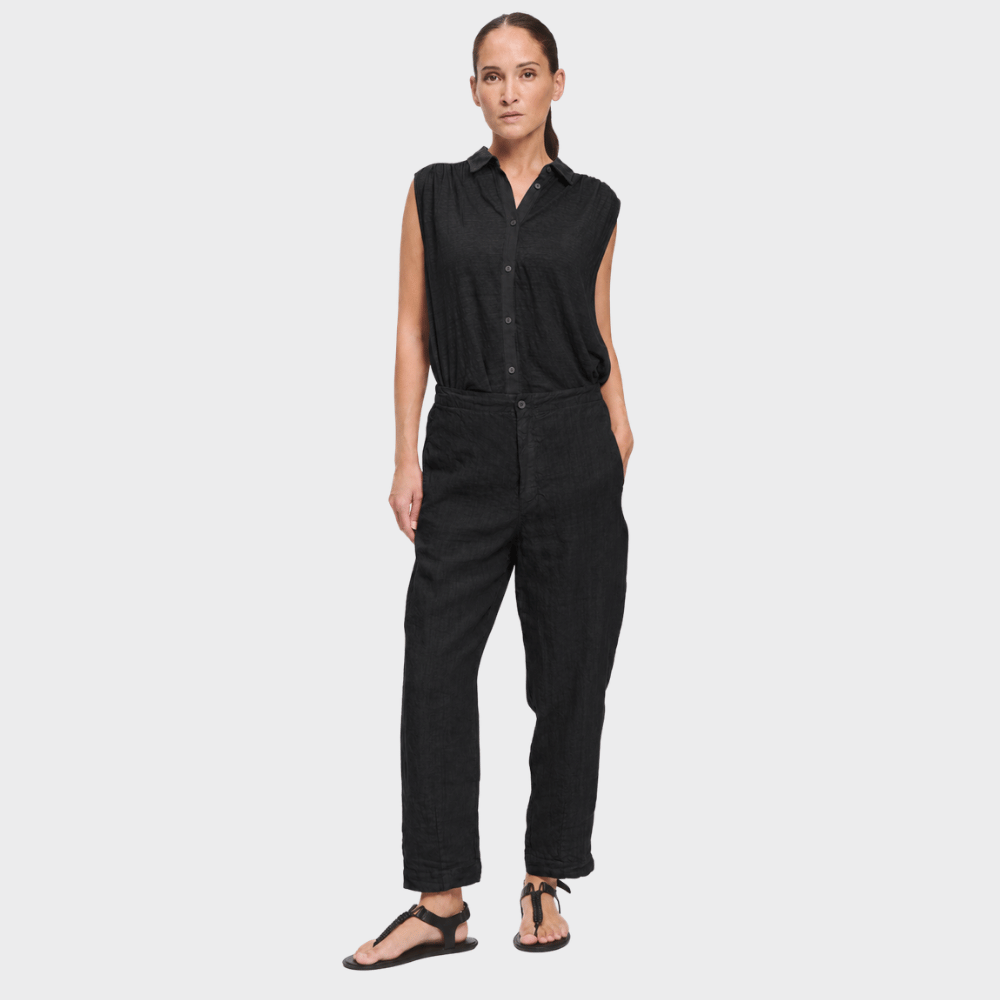 Transit Par Such relaxed tapered linen trousers in black – full front view