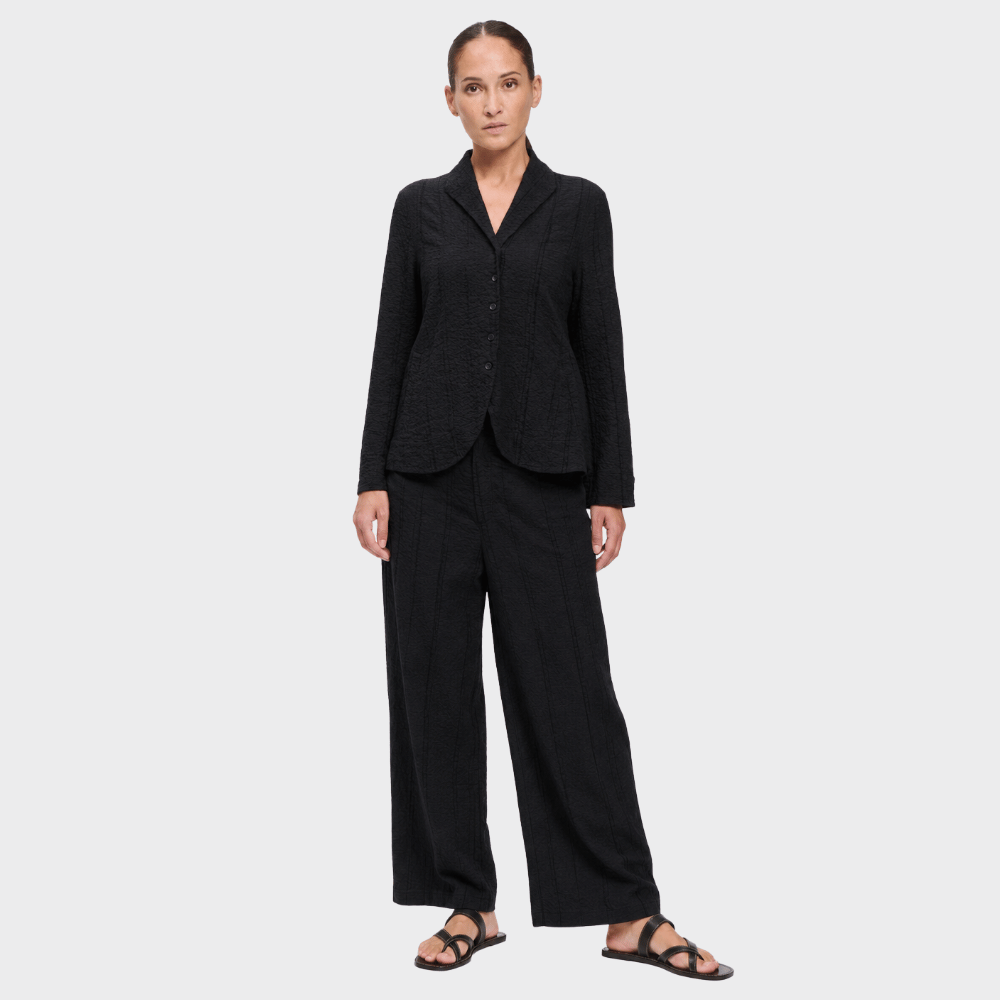 Transit Par Such textured flared shirt jacket in black with subtle pinstripe finish – full body front view
