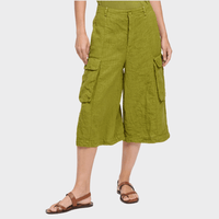 Transit Par Such wide leg linen cargo Bermuda shorts in olive green – front view